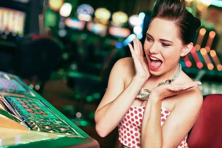 Filipino player accessing okttt casino games on a mobile browser
